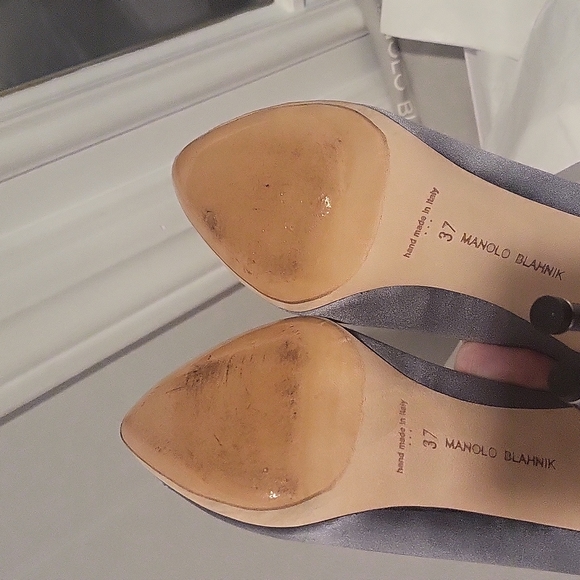 Manolo Blahnik Hangisi grey satin pump - Picture 7 of 8